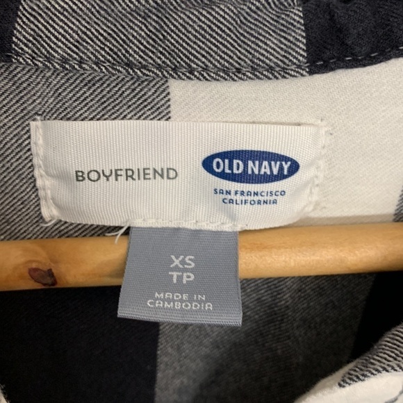 3/$25 Old Navy Plaid Overshirt. size XS, black and white. - Picture 5 of 12